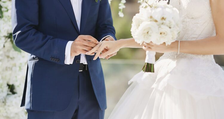 結婚式の前撮りは必要?メリットと注意点を解説