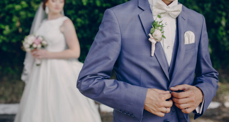 結婚式の新郎衣装はこう選ぶ！失敗しないタキシード選びのコツ